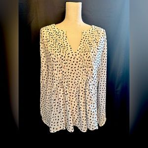 Ann Taylor, Pre-loved Flowy White Blouse with a Fun Print! Size Large (L)